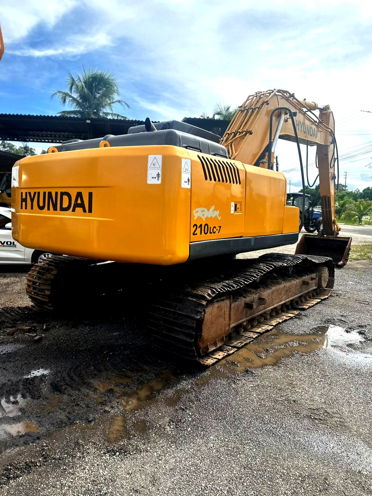 HYUNDAI 210