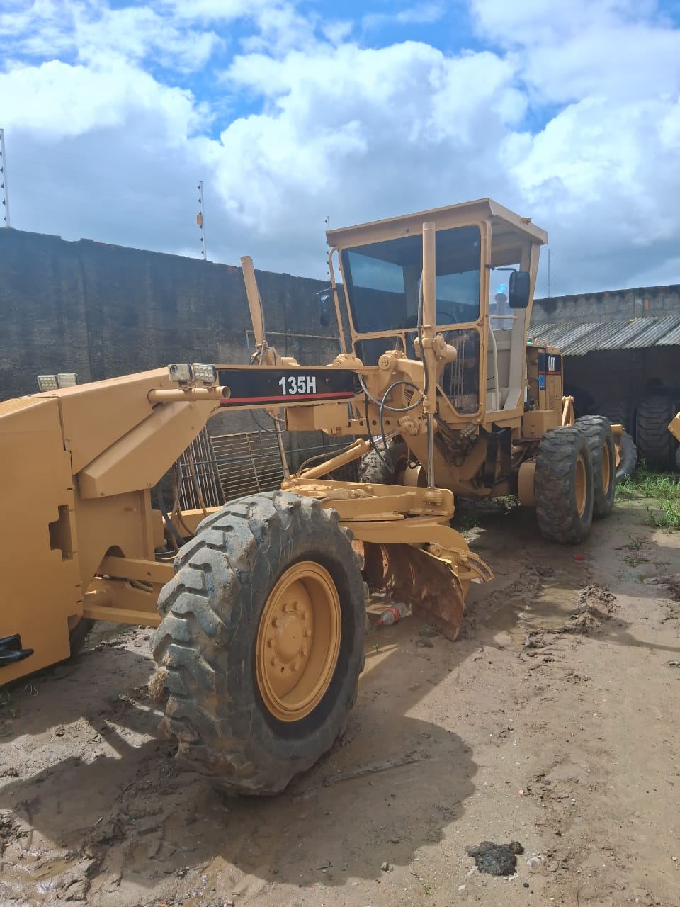 Motoniveladora Caterpillar 135H ano 1997